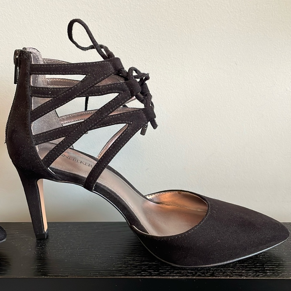 Jeanne Beker heels EUC